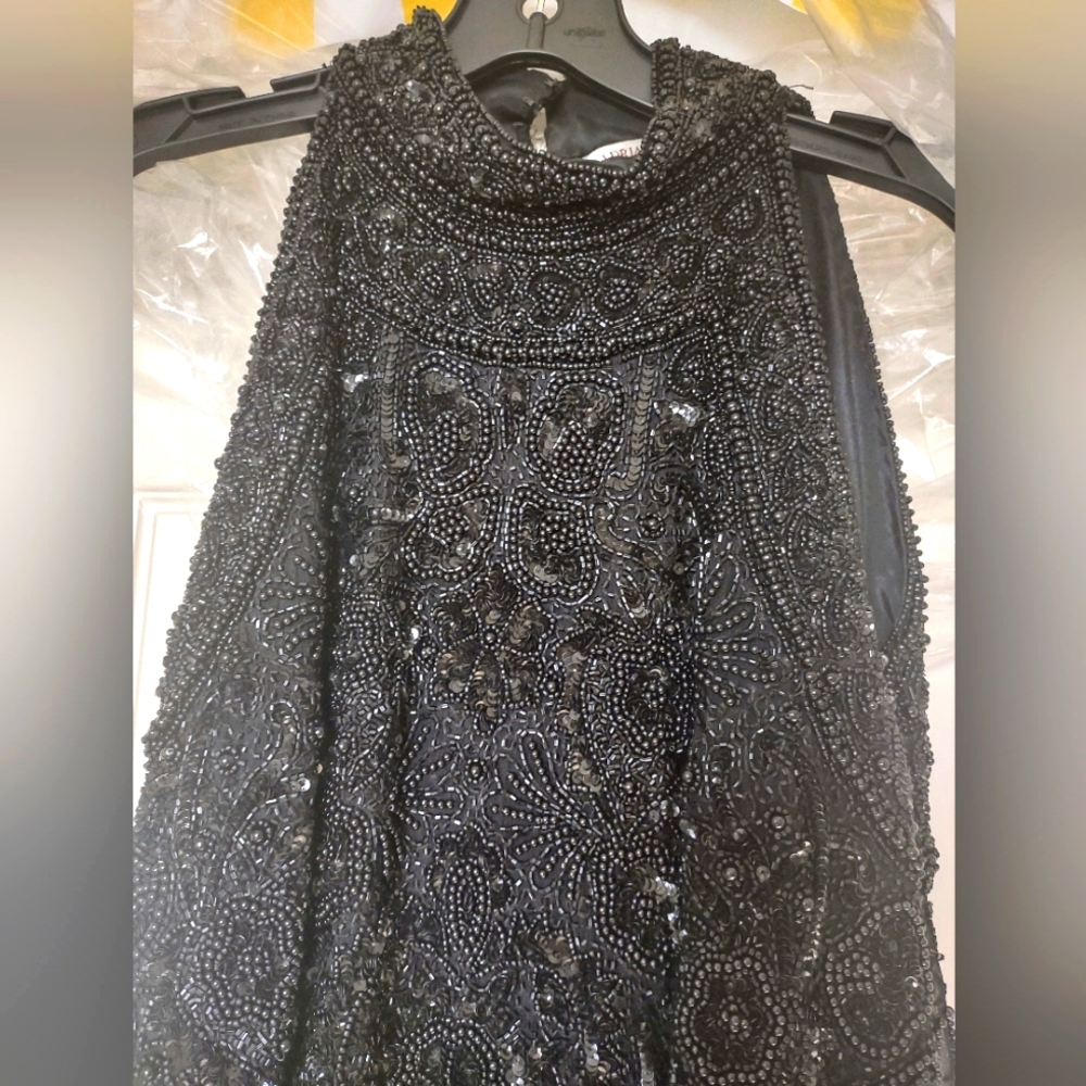 NEW NEVER WORN Adriana Papell black beaded evening gown size 6 length 60"!!